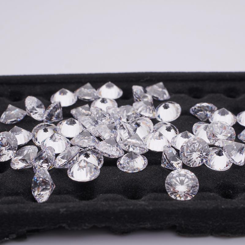 Moissanite vs. Diamond: What's the Difference and Which Stone Is Right for You?