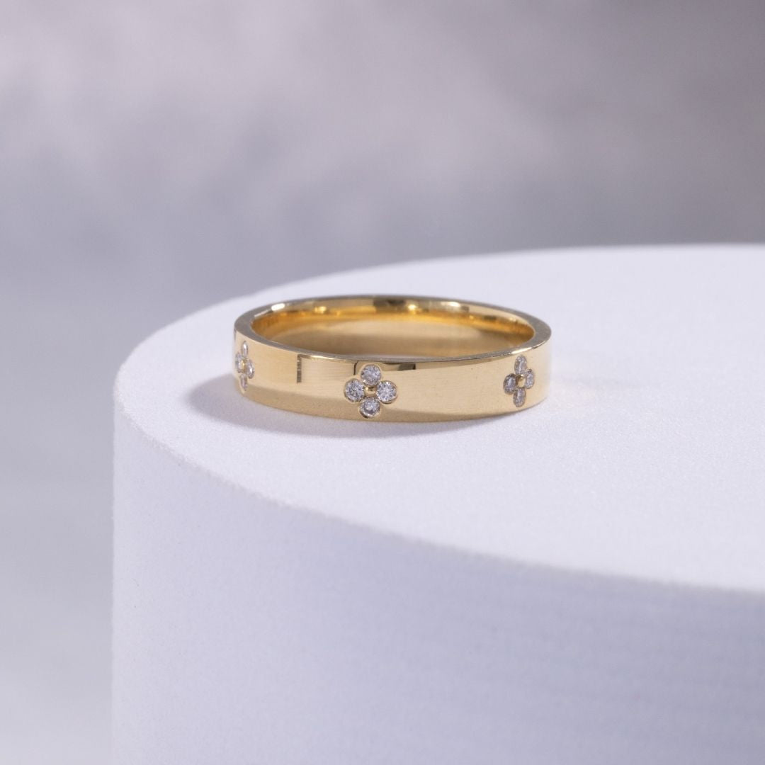 Clover Leaf Flower 4.0mm Yellow Gold Lab Diamond Band in 18k yellow gold
