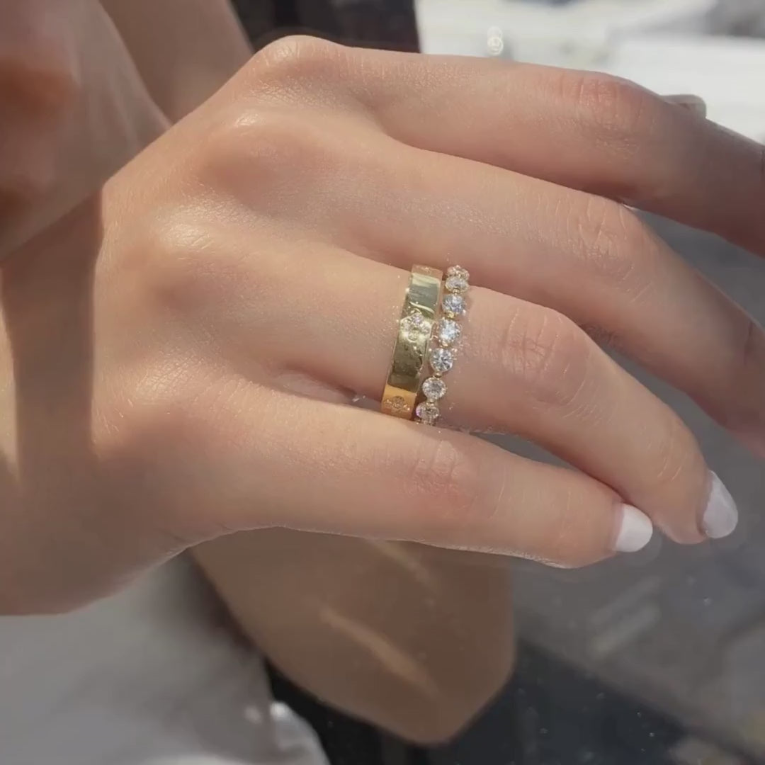 Clover Leaf Flower 4.0mm Yellow Gold Lab Diamond Band in 18k yellow gold