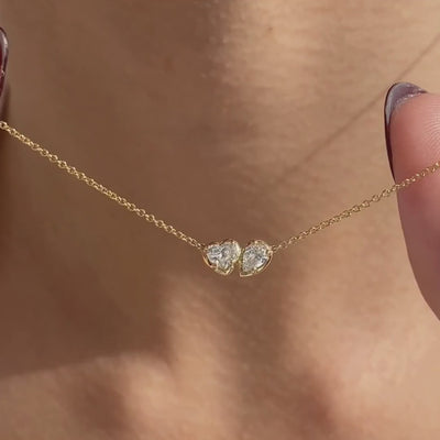 toi-et-moi-heart-pear-shape-diamond-bezel-pendant-yellow-gold-necklace - 360° Video