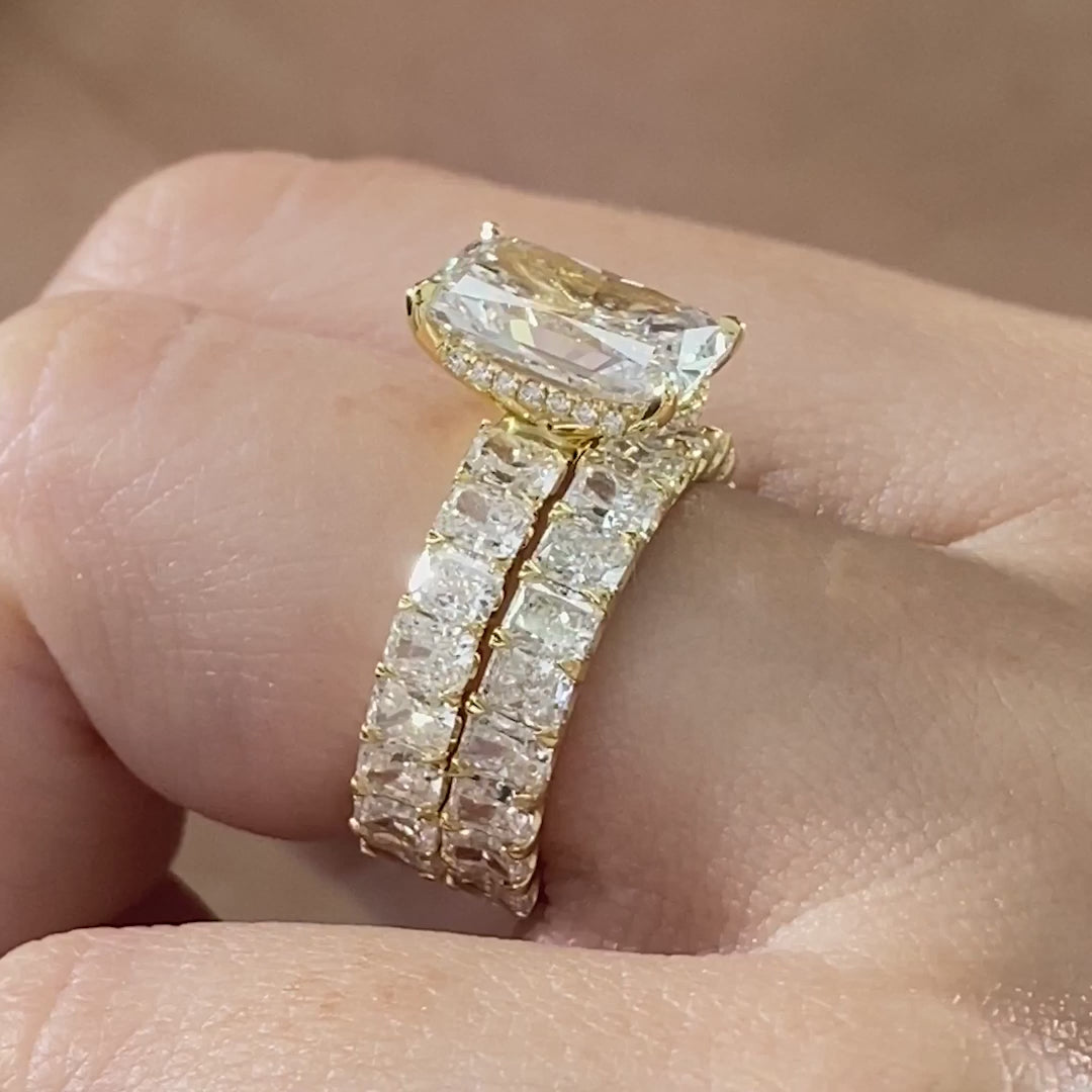 2.75ct Radiant Diamond Yellow Gold Wedding Band in 18k Yellow Gold