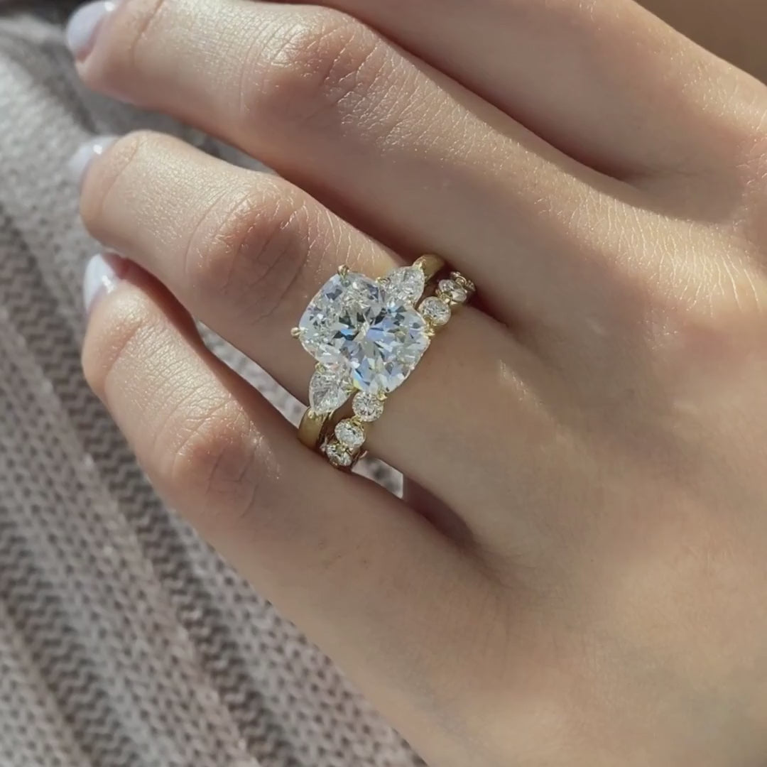 1.50ct Round Diamond Floating Diana Single Prong Yellow Gold 2.80mm Wedding Band in 18k yellow gold