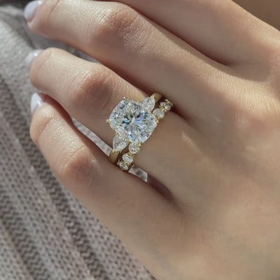 1.50ct Round Diamond Floating Diana Single Prong Yellow Gold 2.80mm Wedding Band in 18k yellow gold